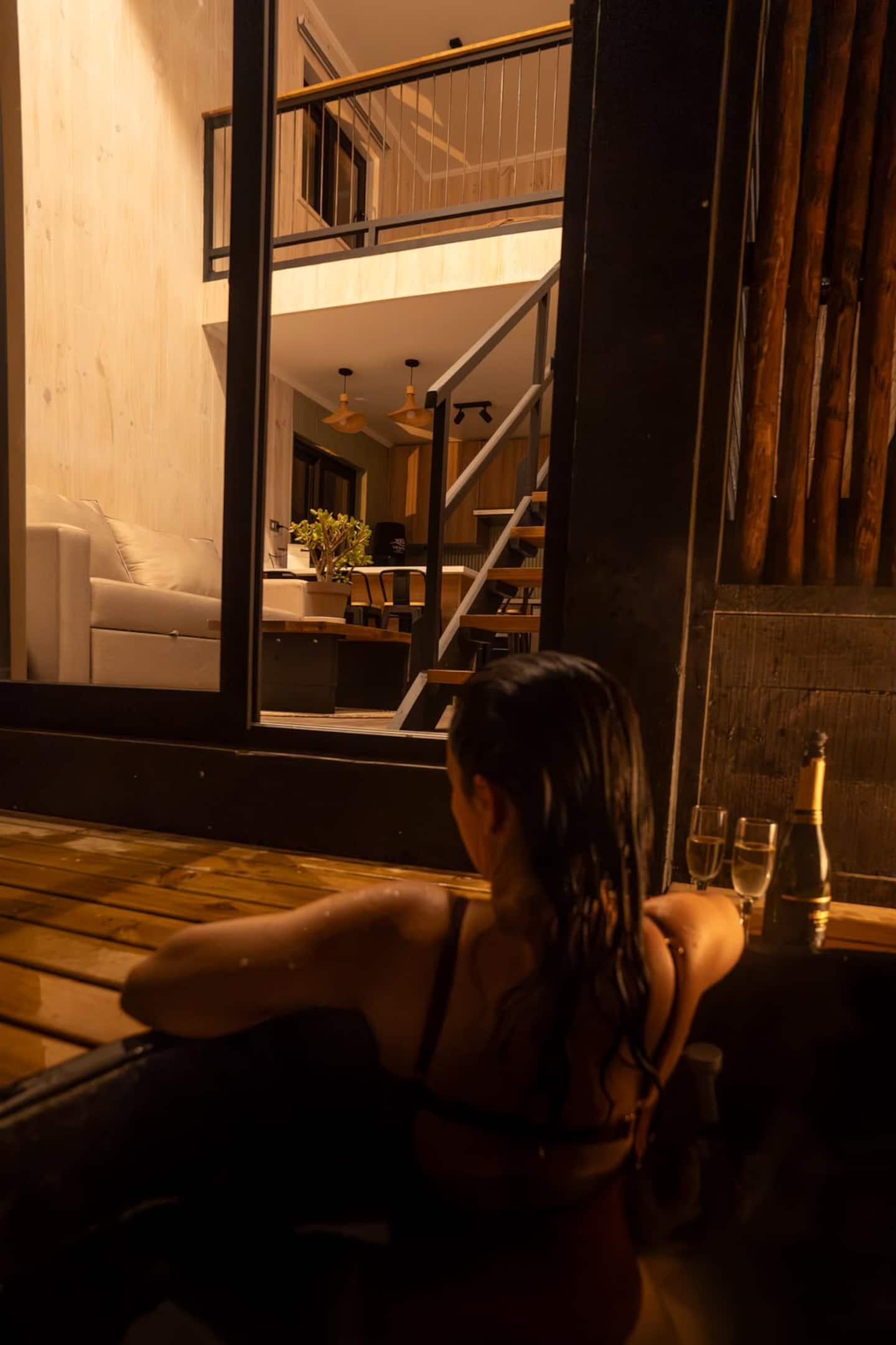 Tinaja privada en la terraza de noche
